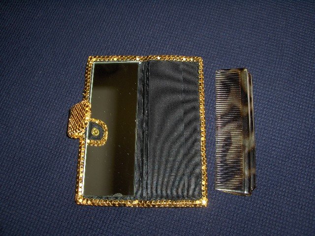 Mesh Mirror & Comb Compact