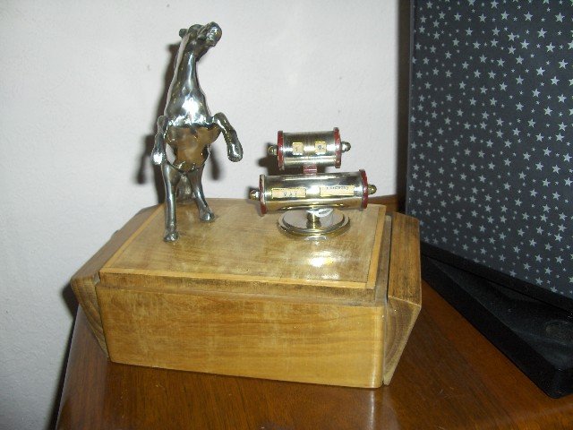 Table Top Ceder Cigarette Box/Calendar/Statue