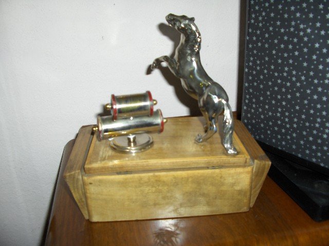 Table Top Ceder Cigarette Box/Calendar/Statue