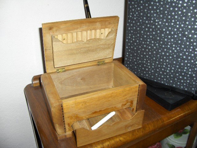 Table Top Ceder Cigarette Box/Calendar/Ink