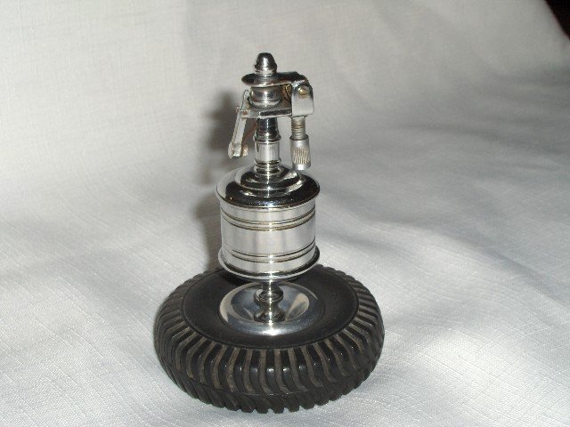 Dunlop Tire/Eclair Table Lighter