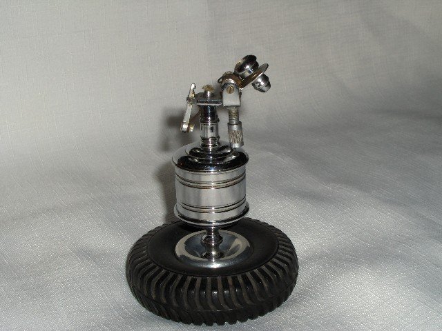 Dunlop Tire/Eclair Table Lighter