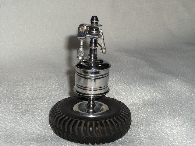 Dunlop Tire/Eclair Table Lighter