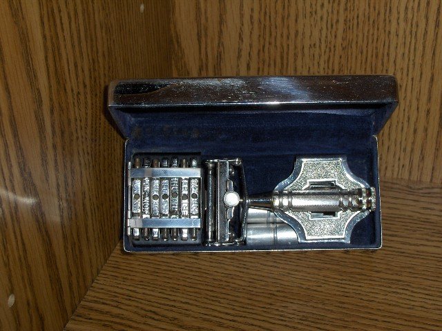 Art Deco Cased Wilkinson Sword 7 Day Razor