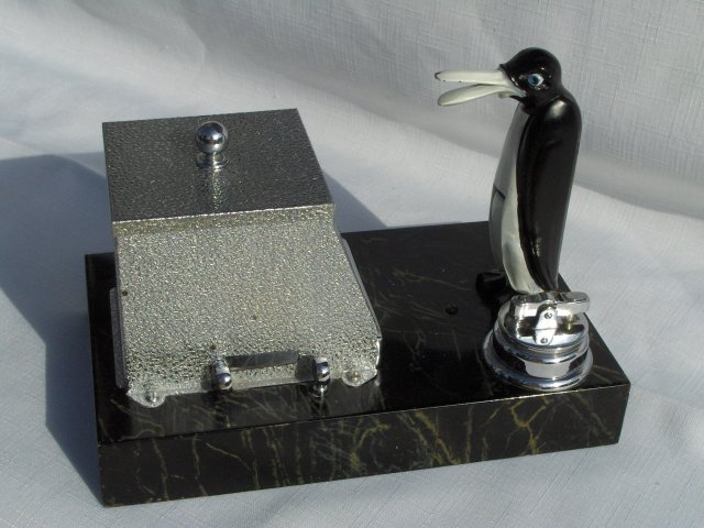 1930 Ronson New Yorker Penguin Pick-A-Cig