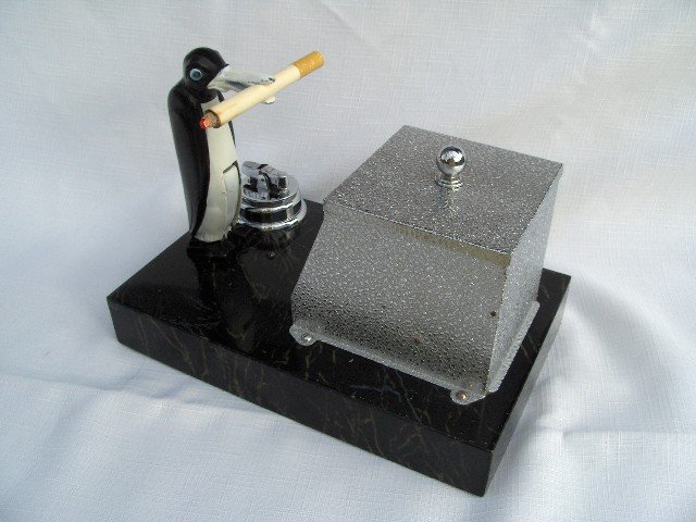 1930 Ronson New Yorker Penguin Pick-A-Cig