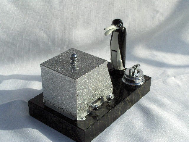 1930 Ronson New Yorker Penguin Pick-A-Cig