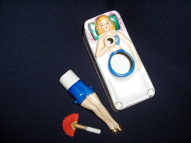 GIRL NODDER ASHTRAY