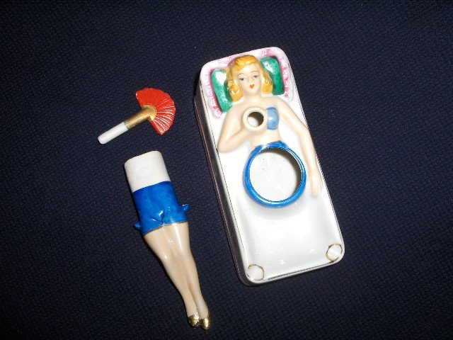 GIRL NODDER ASHTRAY