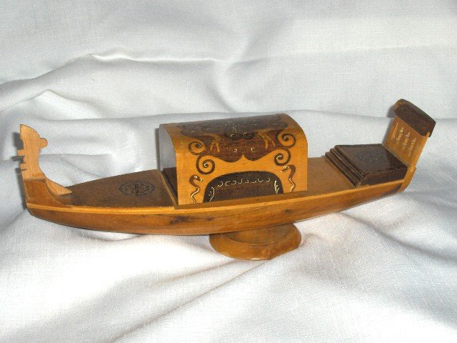 Musical Gondola Cigarette Dispenser