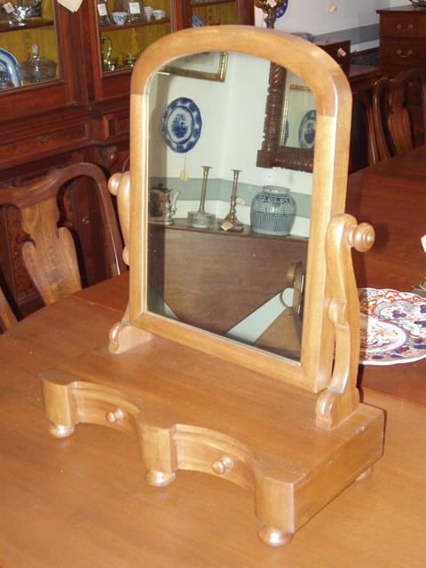 Shaving Stand