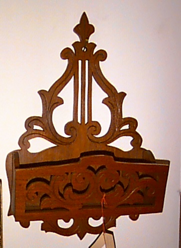 Hanging letter box