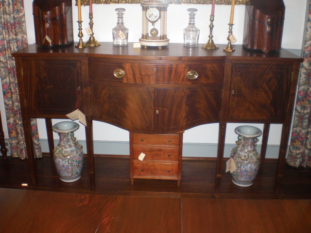 Hepplewhite Mahogany Sideboard
