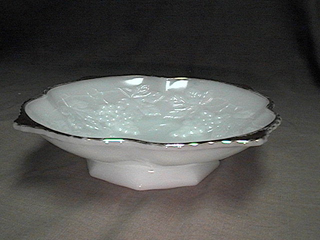 Anchor Hocking, Gold-rimmed Footed Bowl