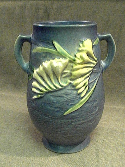Roseville Vase Freesia 120-7