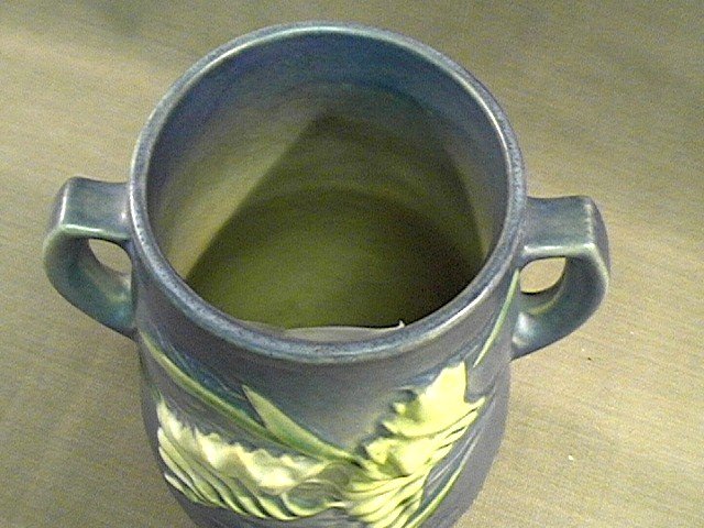 Roseville Vase Freesia 120-7
