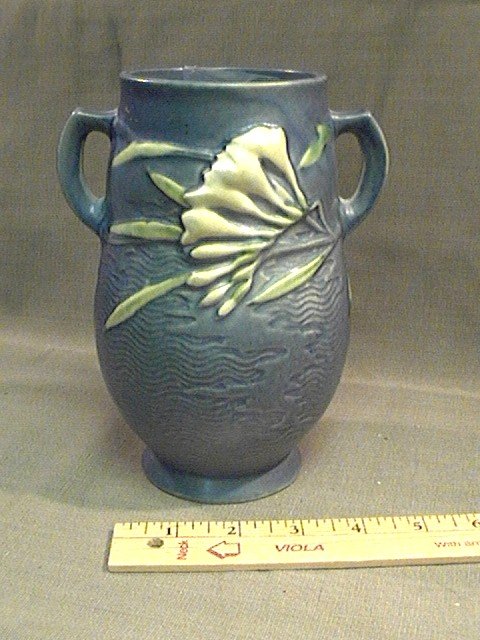 Roseville Vase Freesia 120-7
