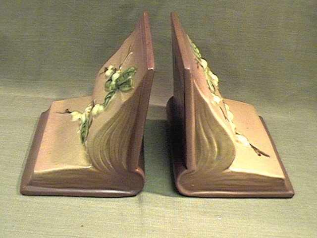 Roseville Bookends Snowberry 1BE