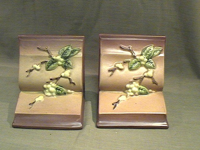 Roseville Bookends Snowberry 1BE