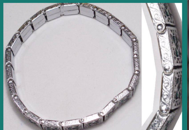 Vintage ART DECO FILIGREE Bracelet 85 green glass Stones GRILL work hinged bracelet