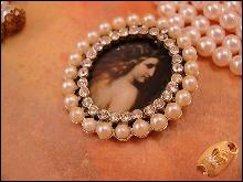 Gothic WIde pearl choker with portrait pendant and Drop chandelier earrings