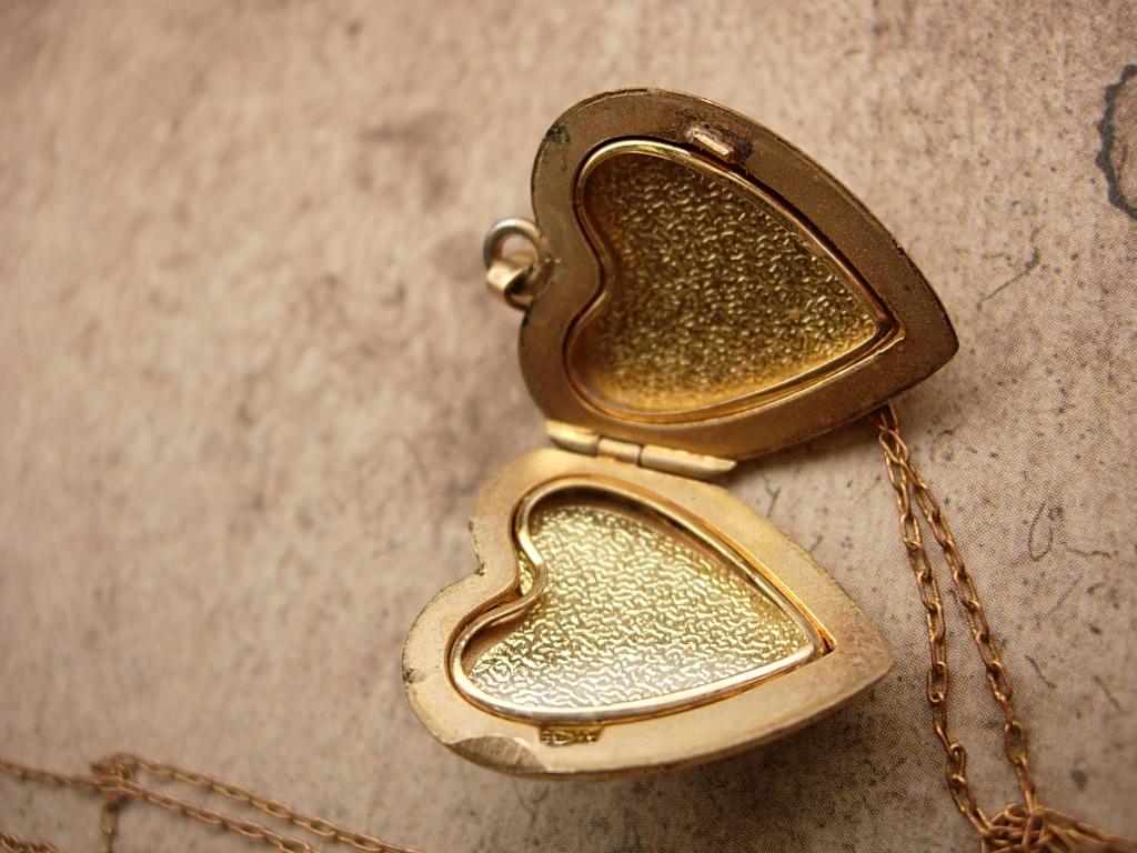 antique Victorian mixed metal Sweetheart Heart Locket Necklace