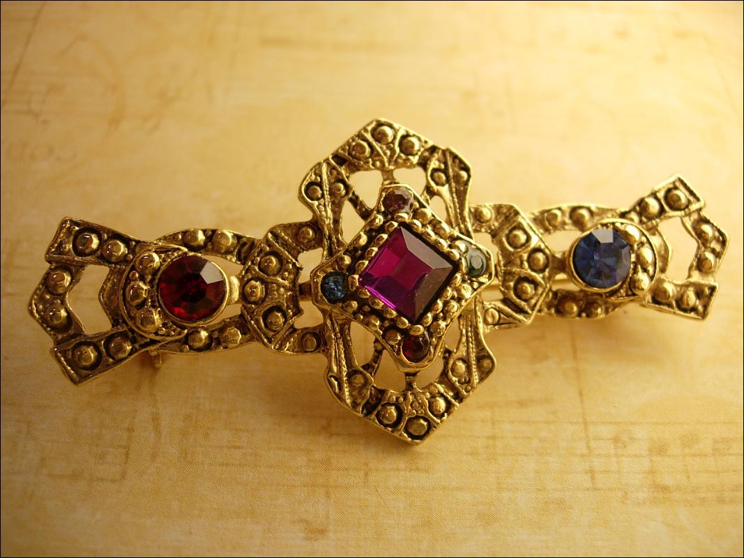Vintage Baroque Rhinestone Renaissance brooch with rhinestones