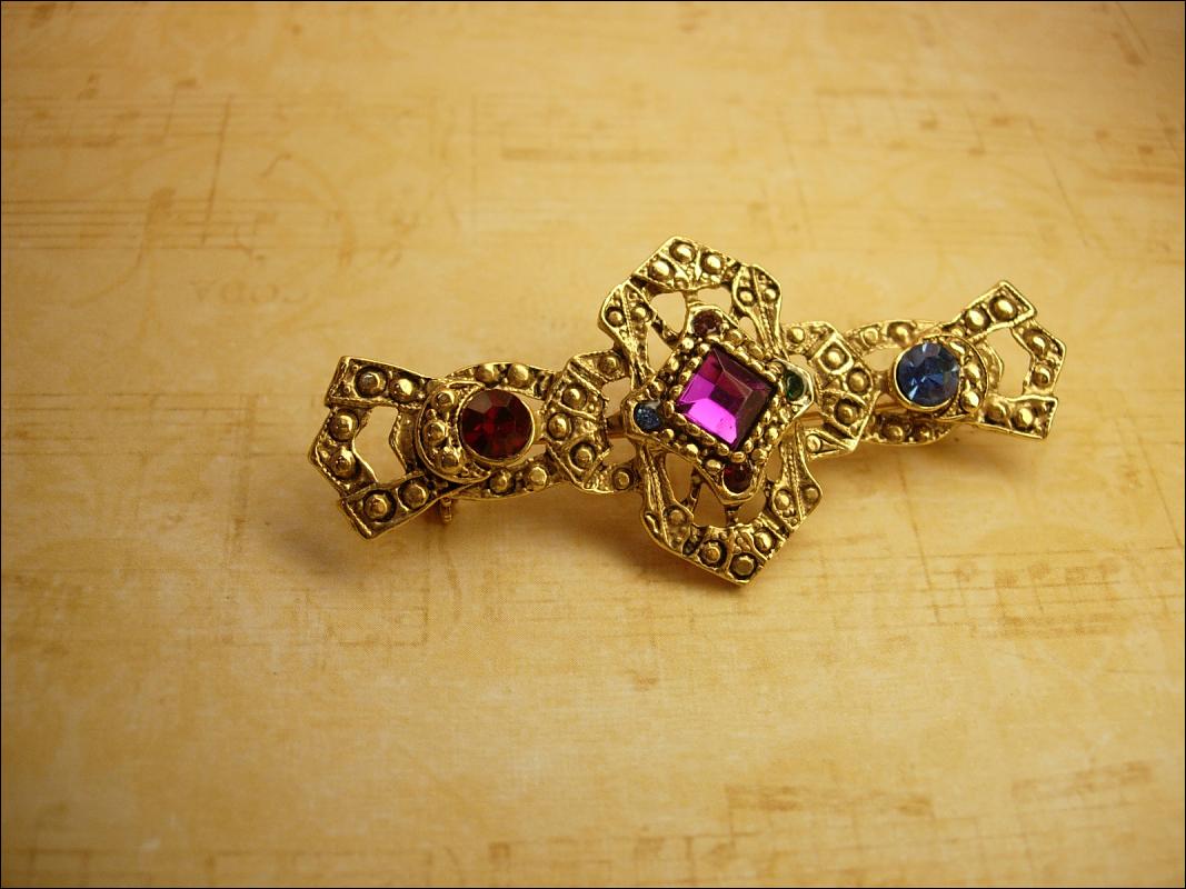Vintage Baroque Rhinestone Renaissance brooch with rhinestones