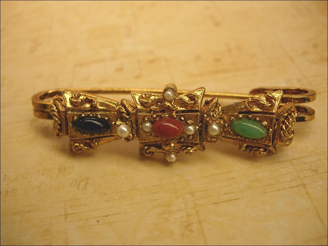 Vintage Edwardian style pearl brooch