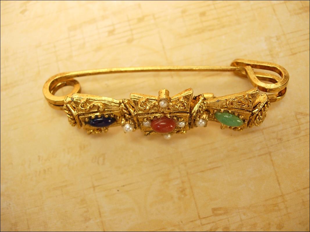 Vintage Edwardian style pearl brooch