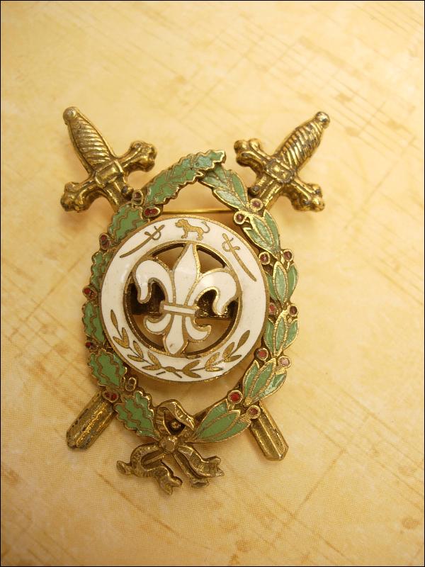 Vintage Enamel Medieval Fleur de lis Crossed swords Brooch