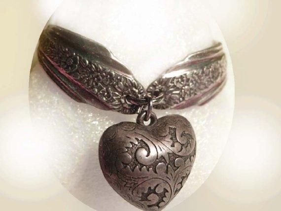 Ornate Heirloom Victorian puffed Sweetheart charm bracelet