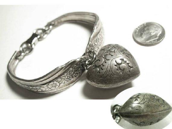 Ornate Heirloom Victorian puffed Sweetheart charm bracelet