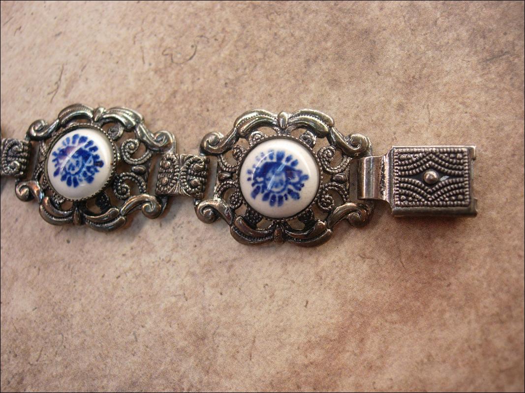 Vintage filigree bracelet cobalt porcelain flowers REALLY pretty