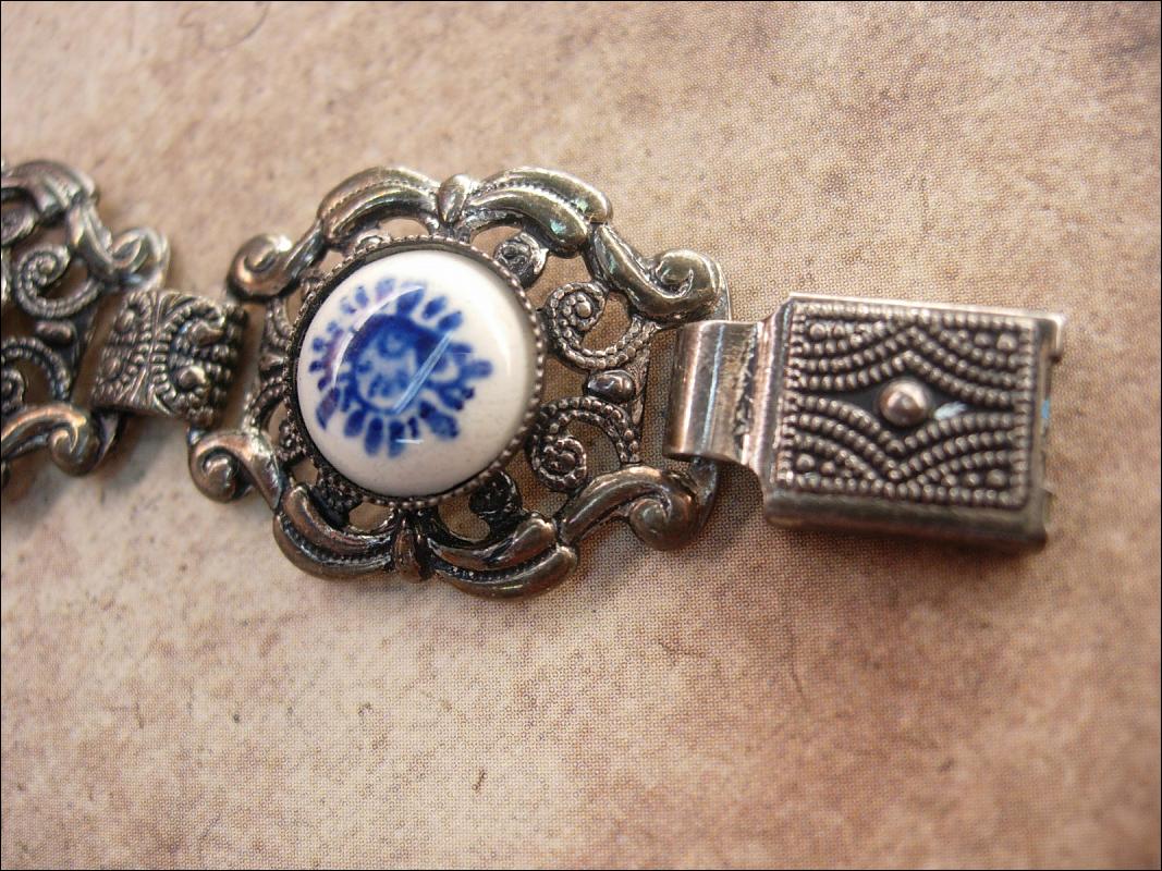 Vintage filigree bracelet cobalt porcelain flowers REALLY pretty