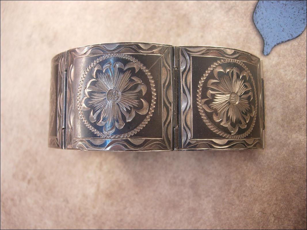 HUGe Vintage Sterling MExican signed hinged bracelet 75 grams 1920's hallmarked