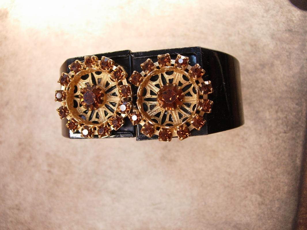 Vintage Rhinestone clamper Bracelet golden florettes Bangle