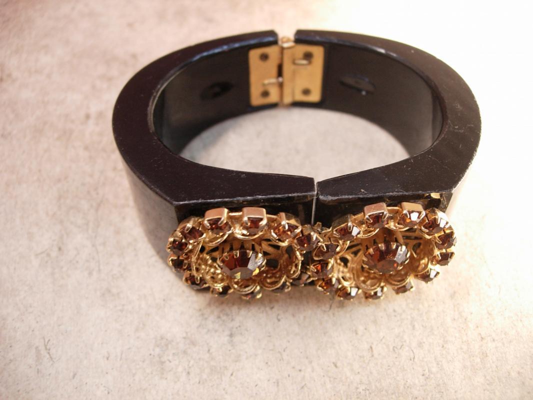 Vintage Rhinestone clamper Bracelet golden florettes Bangle
