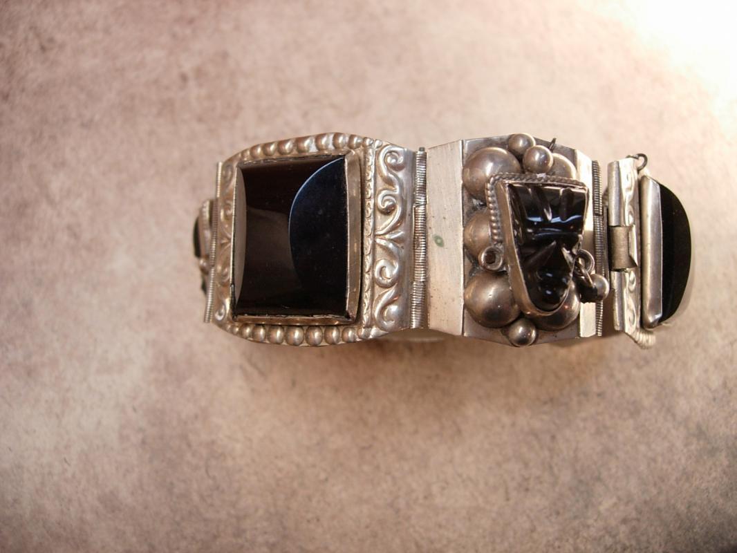 Vintage STERLING Mexico Bracelet SIGNED Black Onyx carved figural heads