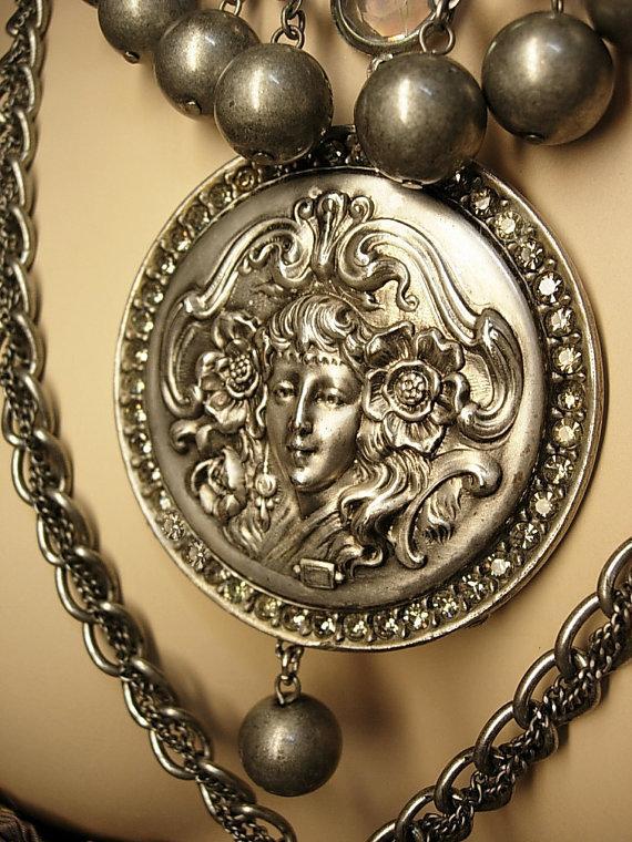 Dramatic collar necklace Magnificent Rhinestone Goddess Nouveau Cameo