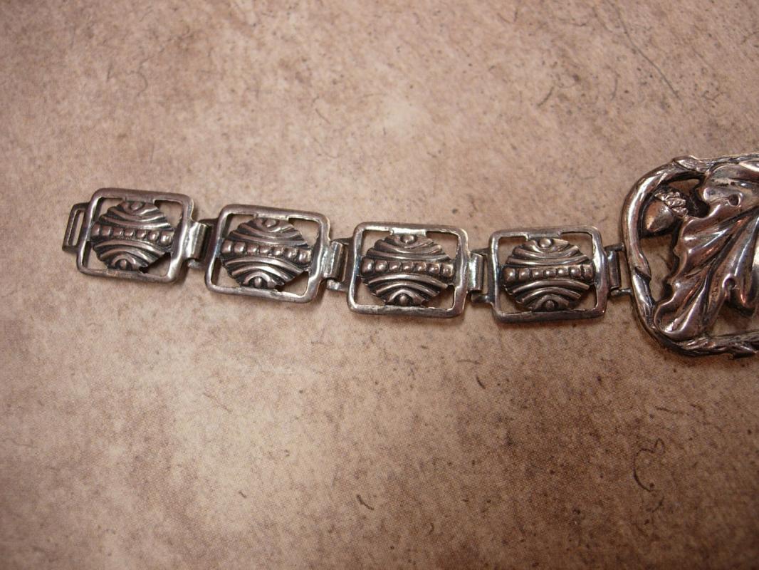 Vintage Art Nouveau Floral Mourning Bracelet Fancy Acorn links