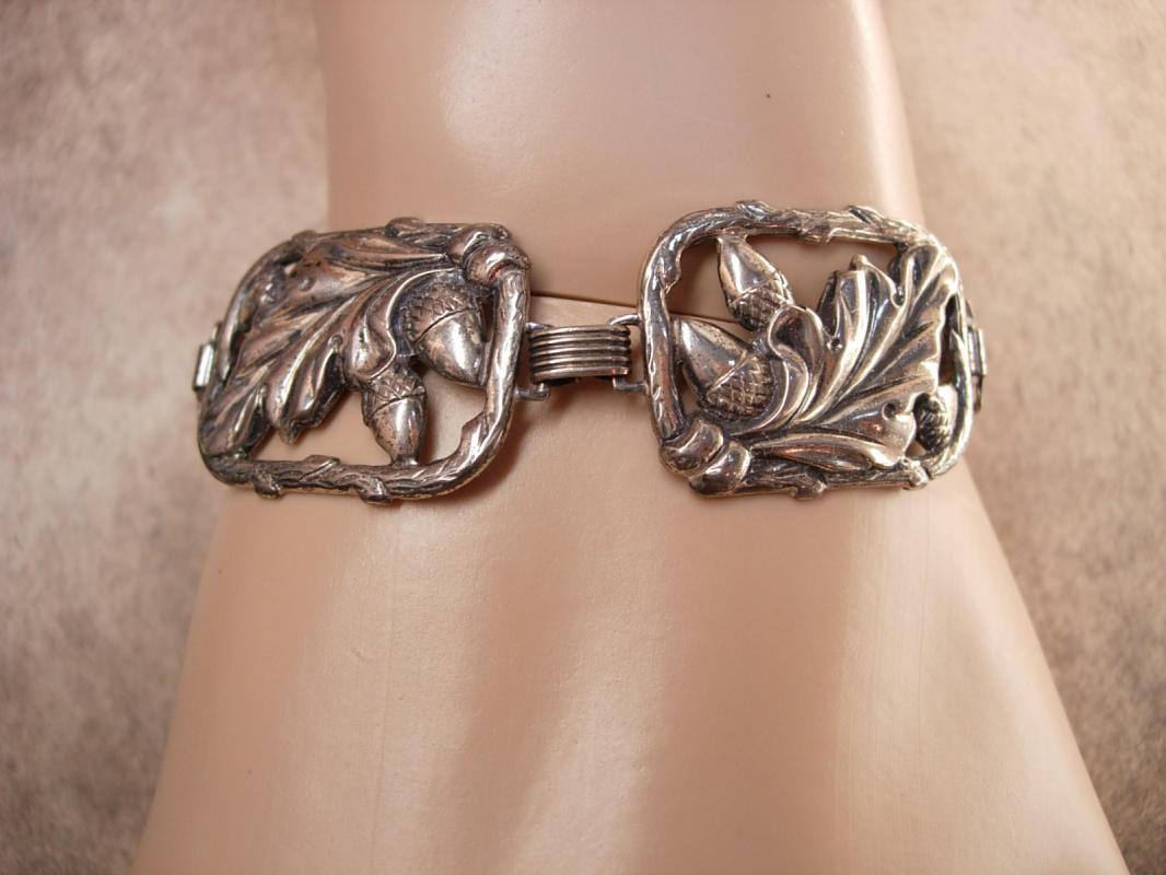 Vintage Art Nouveau Floral Mourning Bracelet Fancy Acorn links