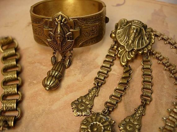 VIntage bookchain bracelet Necklace Art Deco Egyptian Revival Pharaoh parure and fur clip