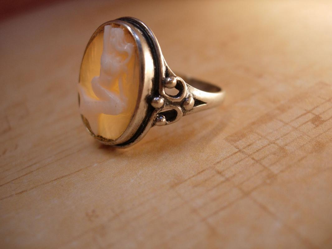 Vintage Sterling Mermaid Cameo Ring Fancy setting hallmarked Mythical Nude Goddess siren