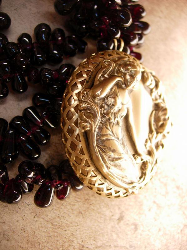 Vintage 40ct Garnet 14kt gold Nouveau Necklace Goddess with Flowers pendant