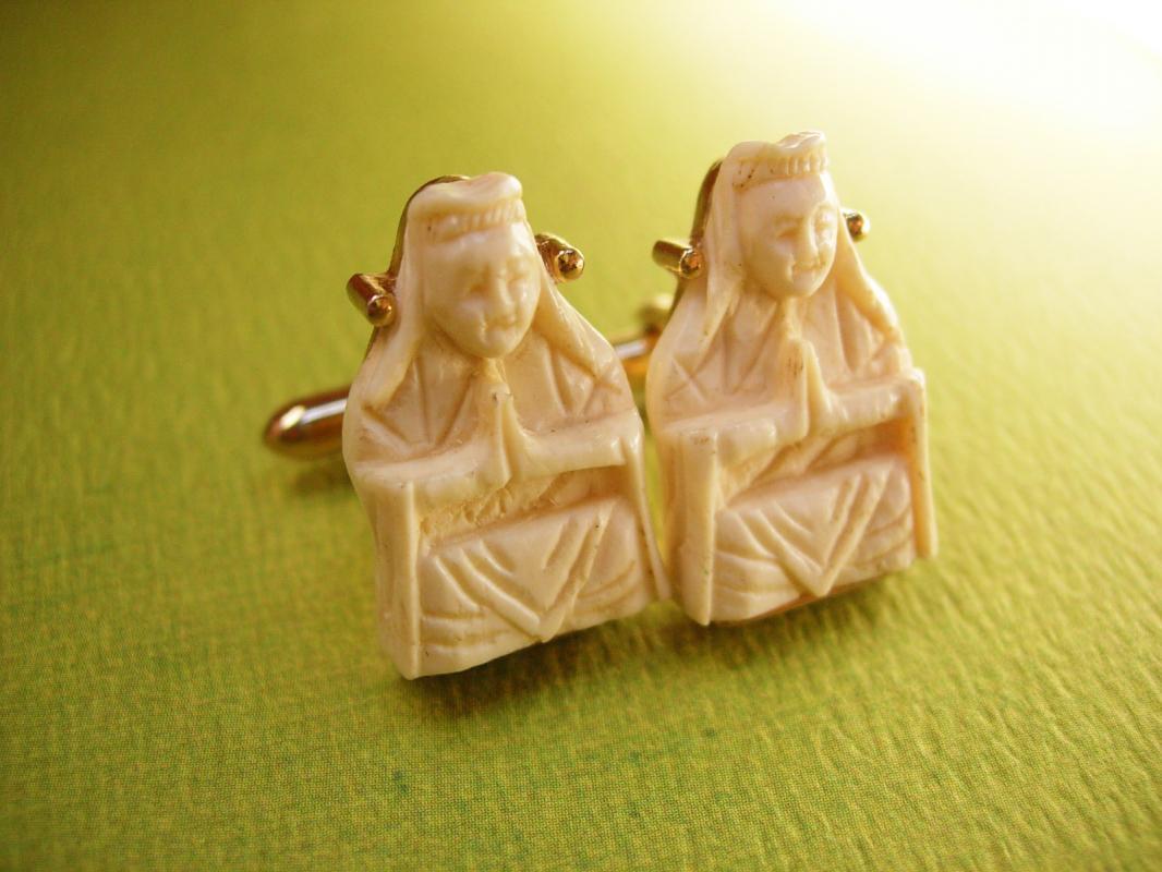 Swank Oriental Dynasty vintage cufflinks Carved Ivory Emperor and Emperess