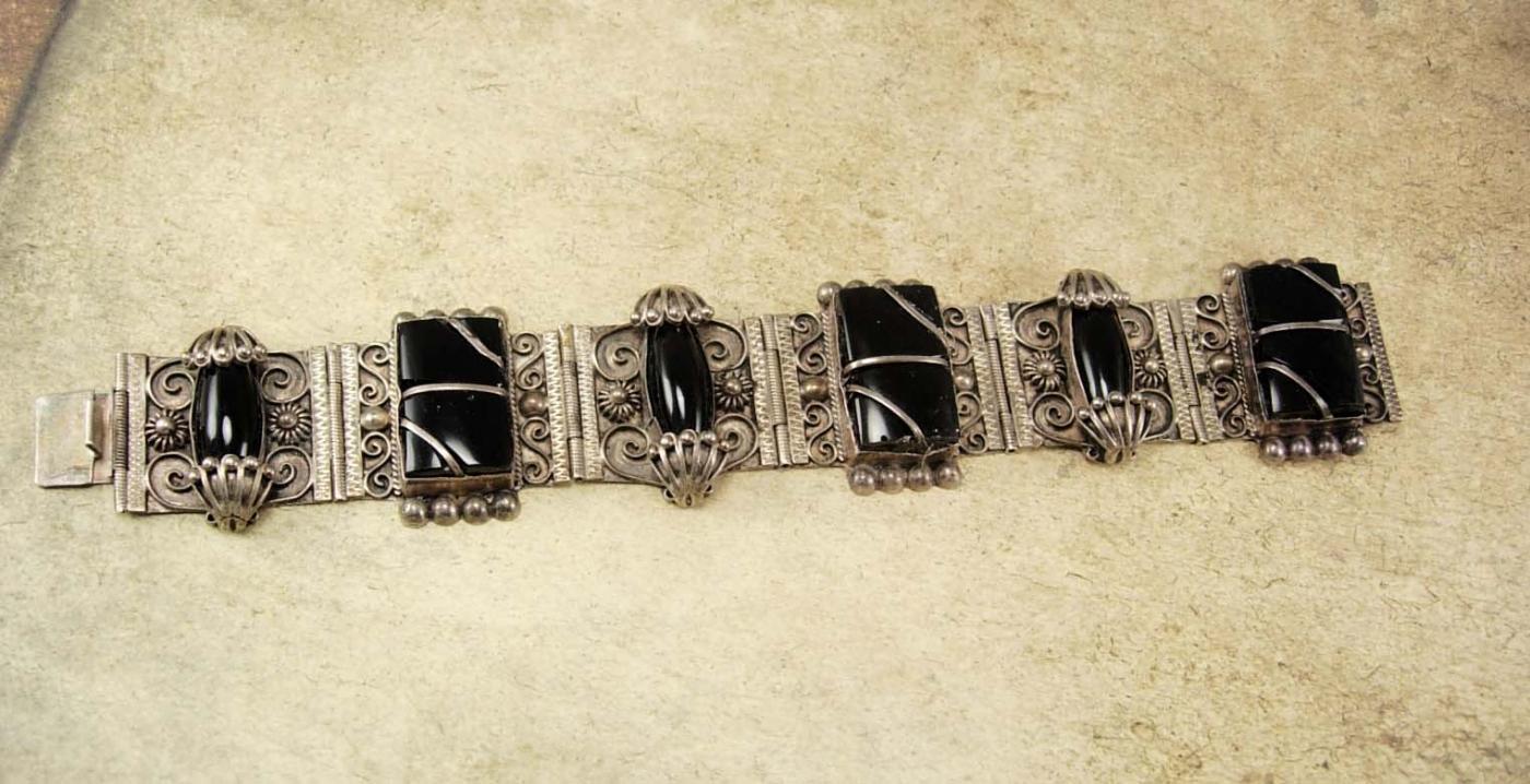 Vintage Nouveau sterling Bracelet Gorgeous metal work hinged signed black onyx Etruscan work