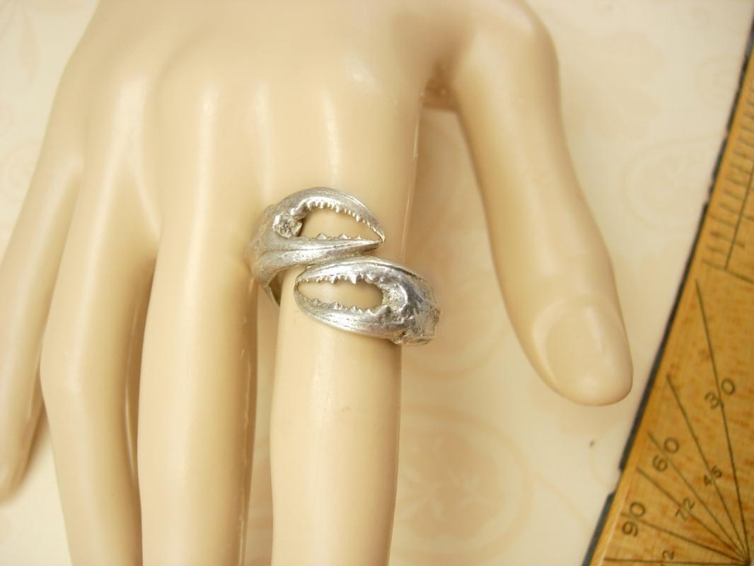Vintage Bizarre Lobster Claw sterling Ring heavy sterling size 10