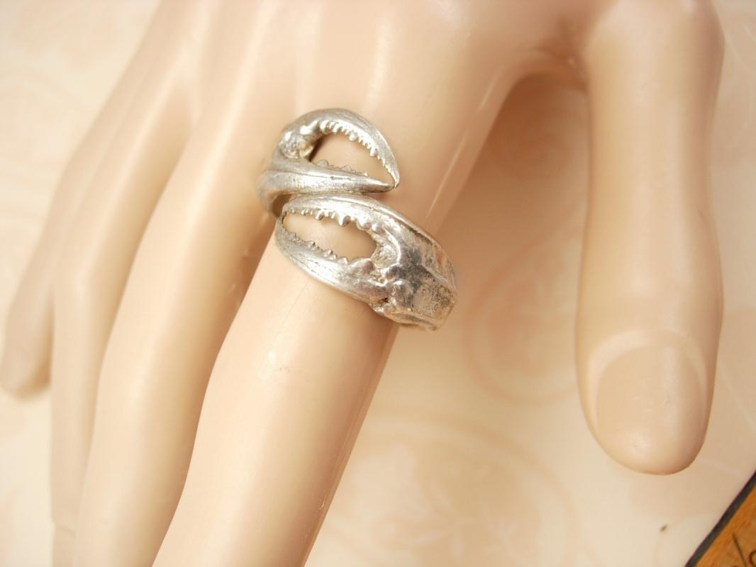 Vintage Bizarre Lobster Claw sterling Ring heavy sterling size 10