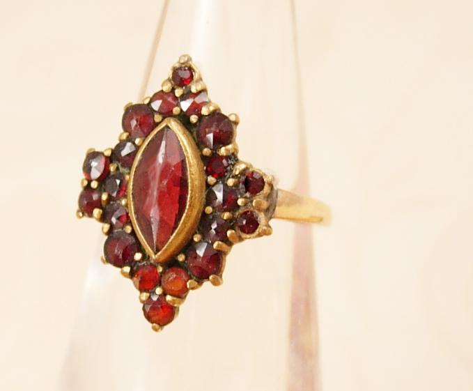Antique 14kt GOld Bohemian Garnet Ring Marquise setting